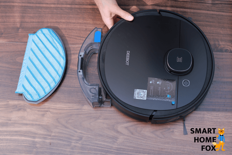 The water tank and wiping plate are attached to the Deebot OZMO 950.